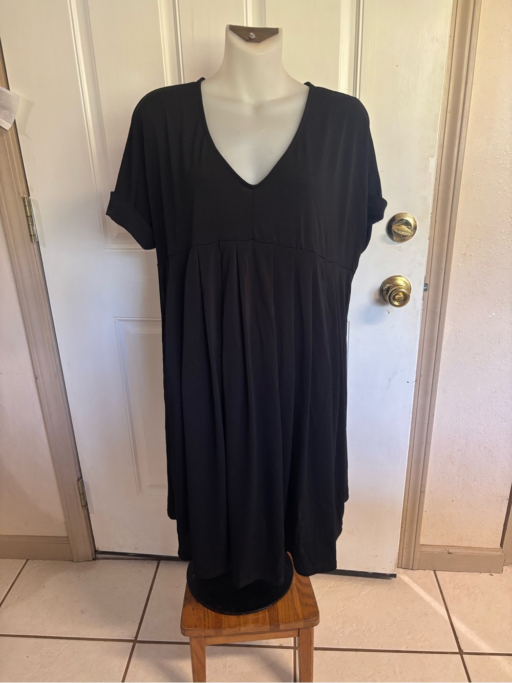 XL White Birch black short-sleeve empire waist babydoll midi dress. In EUC!